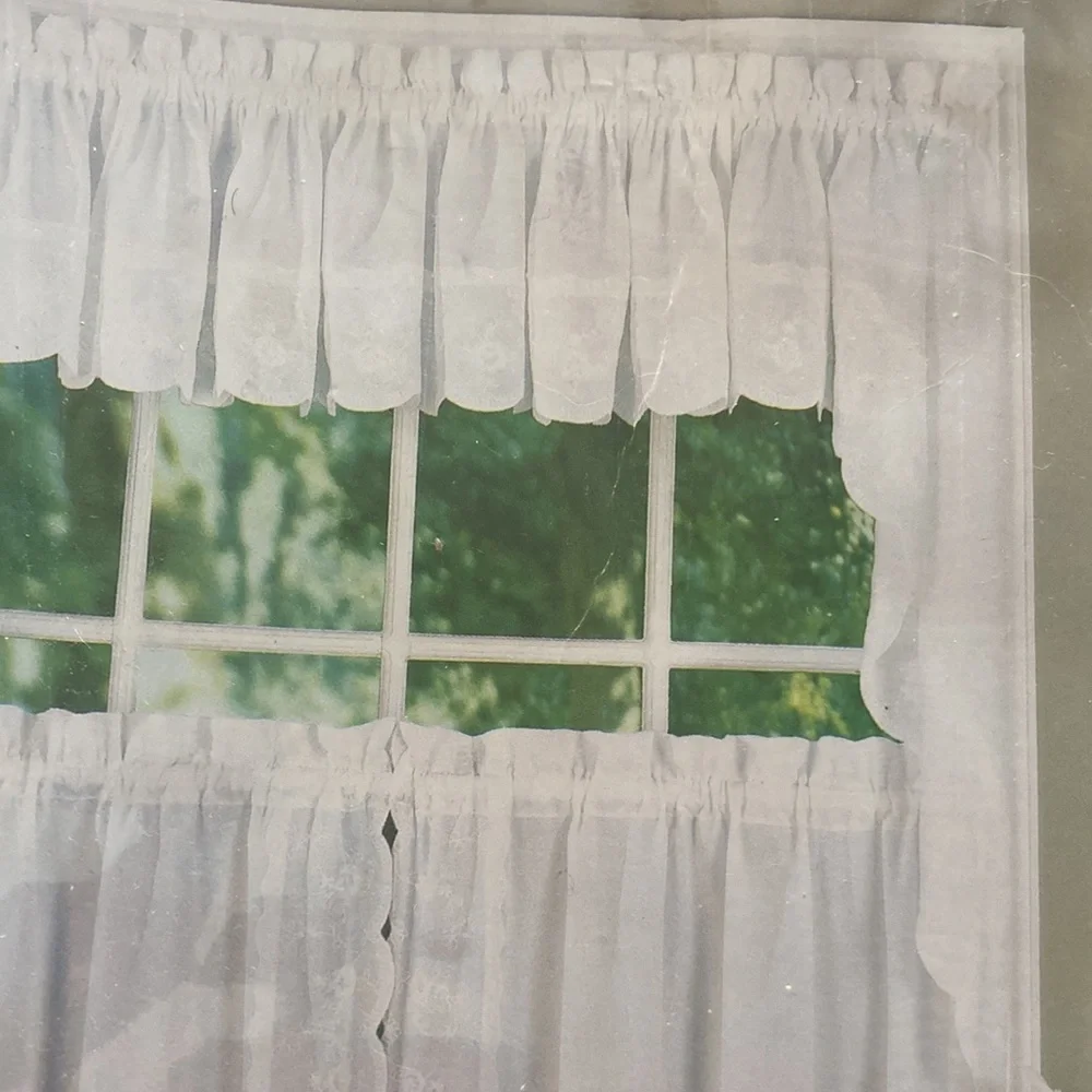 Off White Valance   New in package. This is for valance only. Candlewick…
